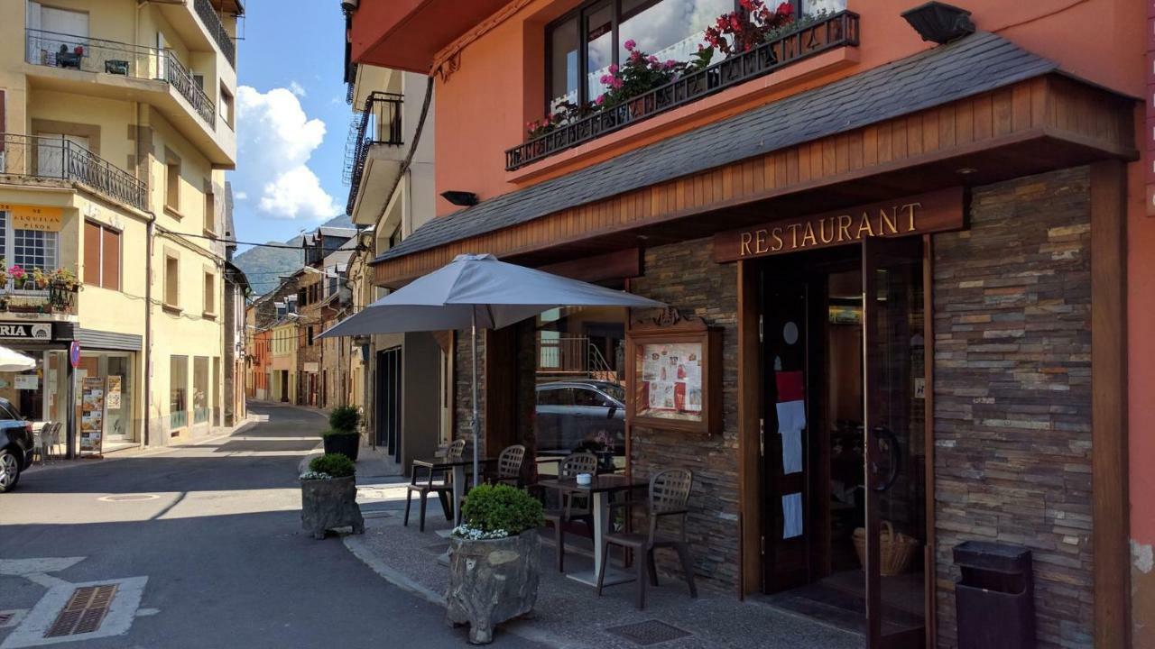 Hotel Hostal Talabart Les Zewnętrze zdjęcie